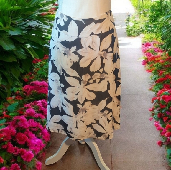 Banana Republic Tropical Skirt 100% Silk Black and Ecru Knee Length A-line Sz 12 - Picture 6 of 7